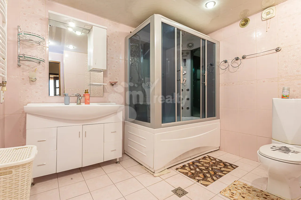 2 bedroom apartment for rent Saryan St, Center Yerevan, 158915