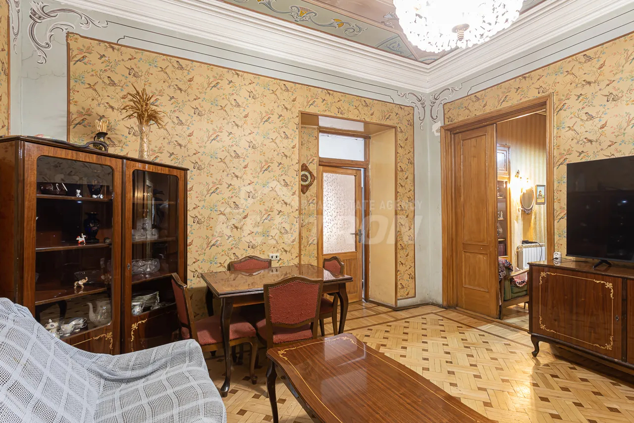 5 bedroom apartment for sale Abovyan St, Center Yerevan, 160117