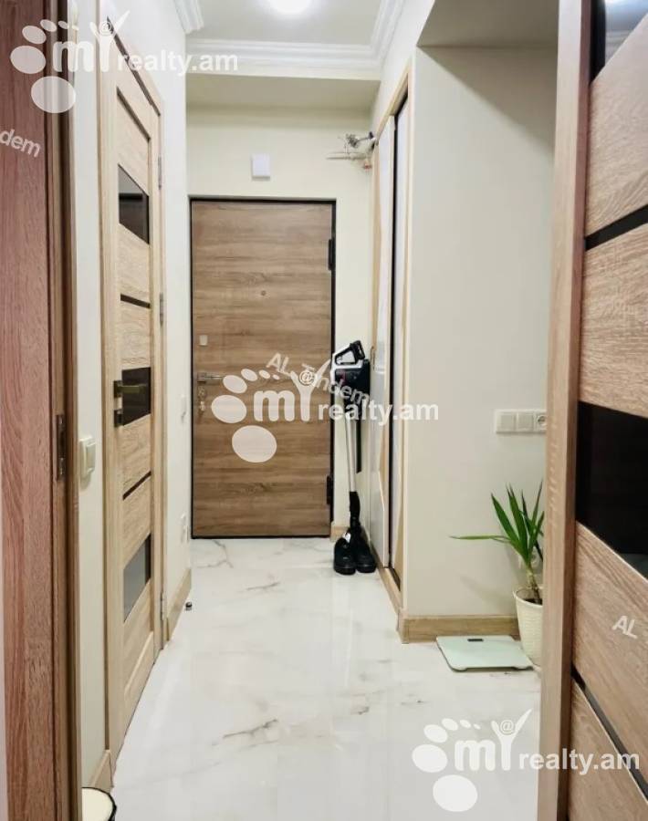Купить 3 комнатную квартиру Нар Дос ул, Центр Ереван, 158191
