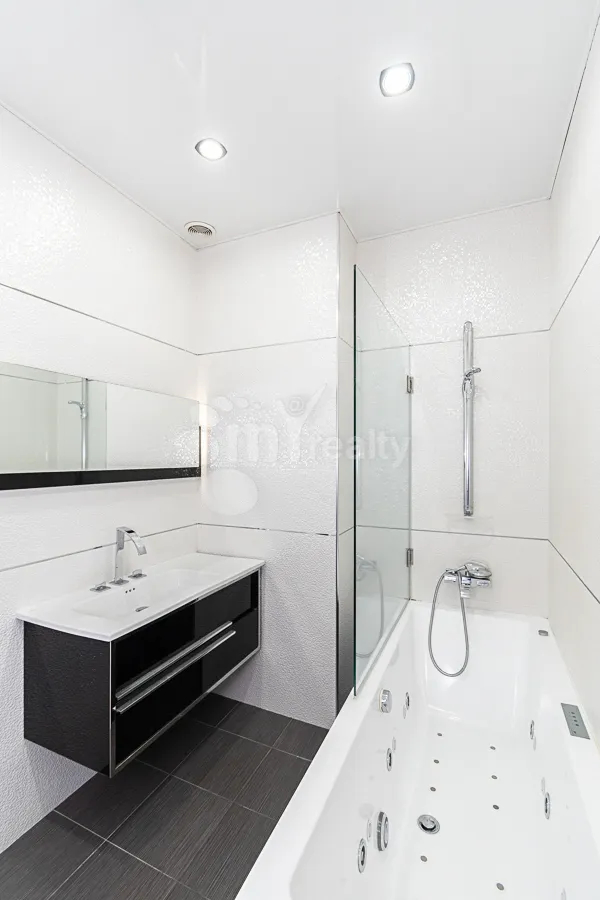 4 bedroom apartment for rent Aram St, Center Yerevan, 159129