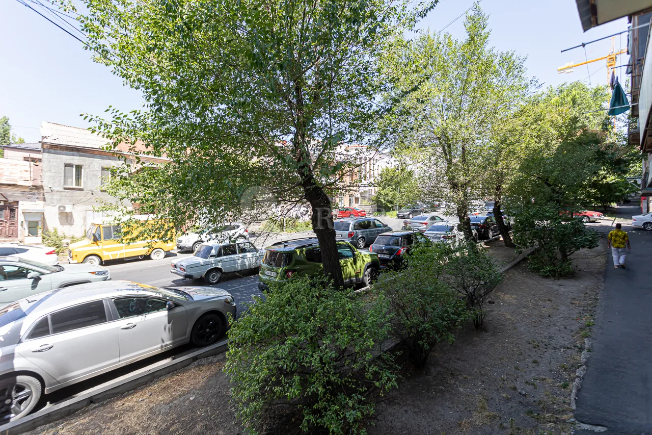 3 սենյականոց բնակարան  Ա. Ավետիսյան փող, Արաբկիր Երևան, 157417