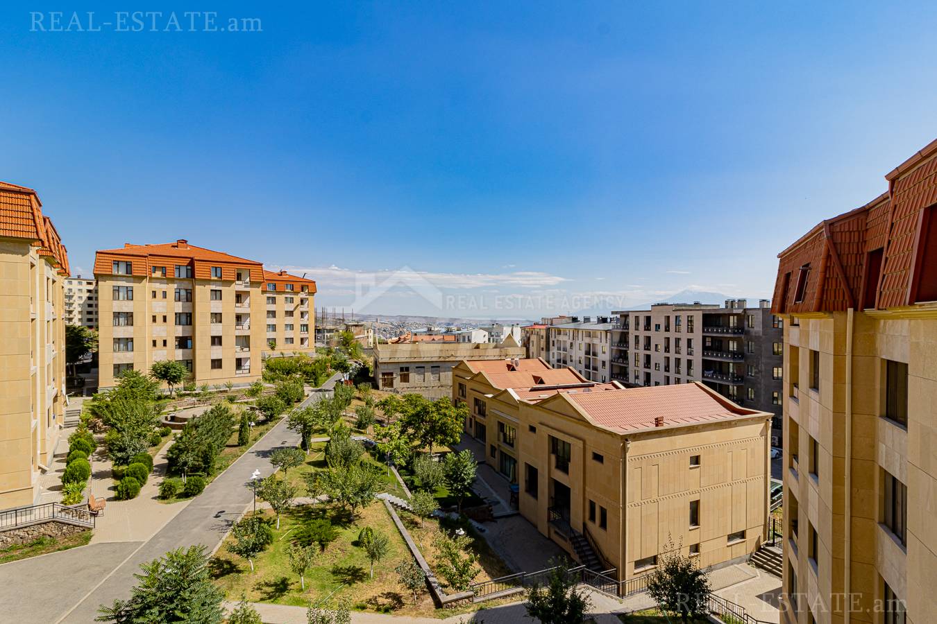 Купить 3 комнатную квартиру Антараин ул, Центр Ереван, 137482