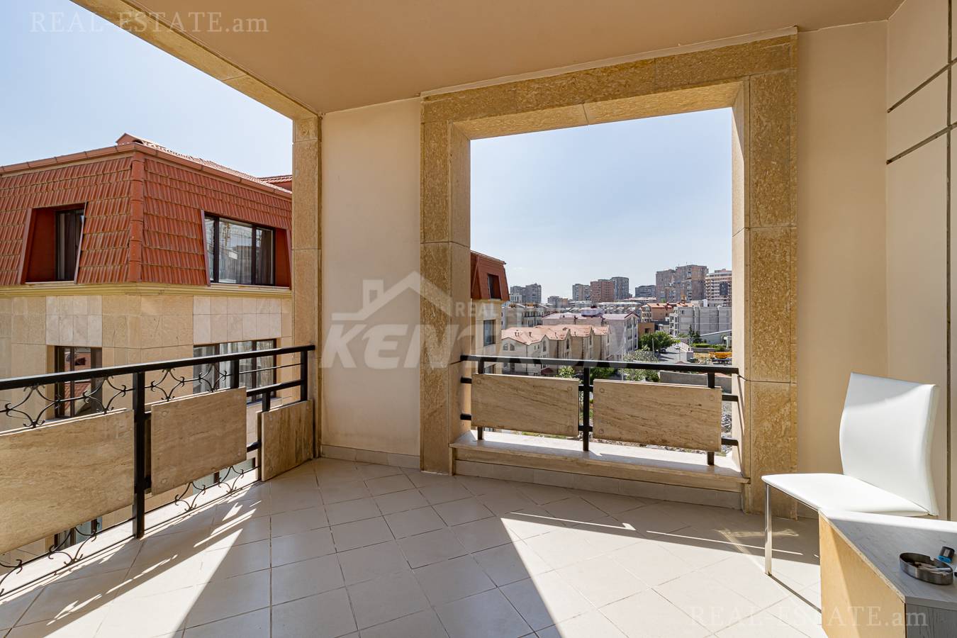 Купить 3 комнатную квартиру Антараин ул, Центр Ереван, 137482