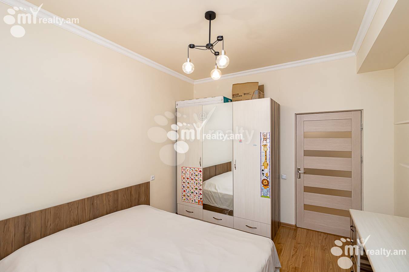 3 սենյականոց բնակարան  Ծարավ Աղբյուրի փող., Ավան Երևան, 148129