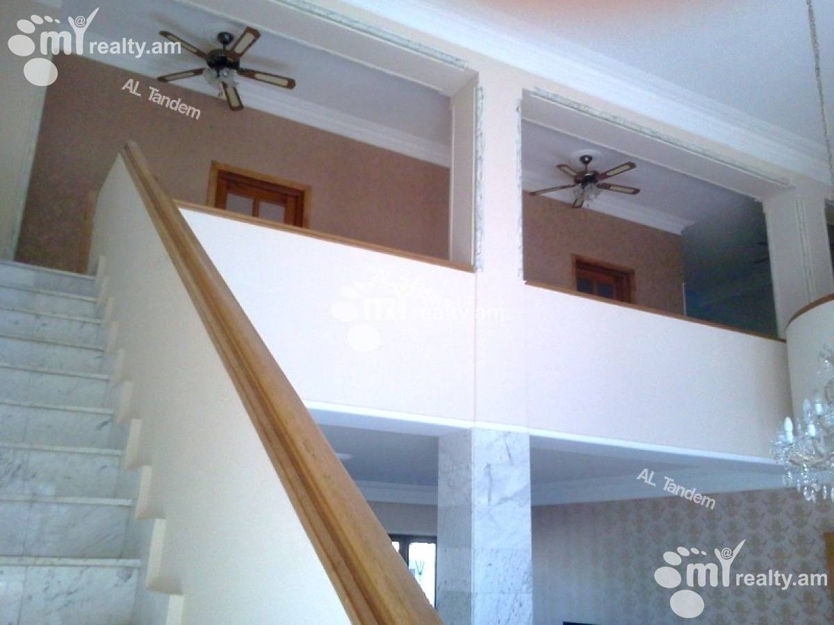 Commercial for rent خیابان باربیوس, عربگیر ایروان, 155229