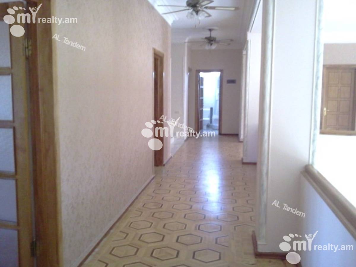 Commercial for rent خیابان باربیوس, عربگیر ایروان, 155229