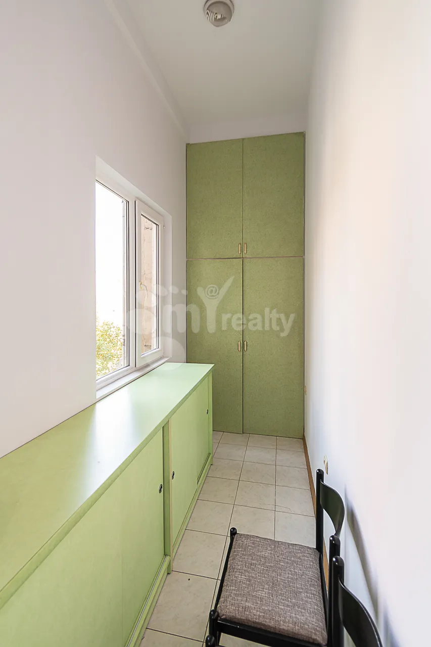 3 bedroom apartment for rent Moskovyan St, Center Yerevan, 161727