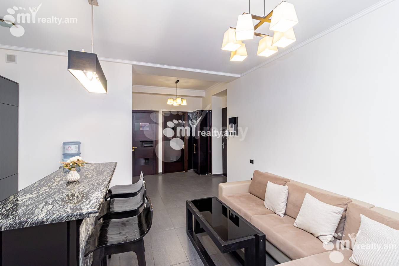 3 սենյականոց բնակարան  Մաշտոցի պող, Կենտրոն Երևան, 153759