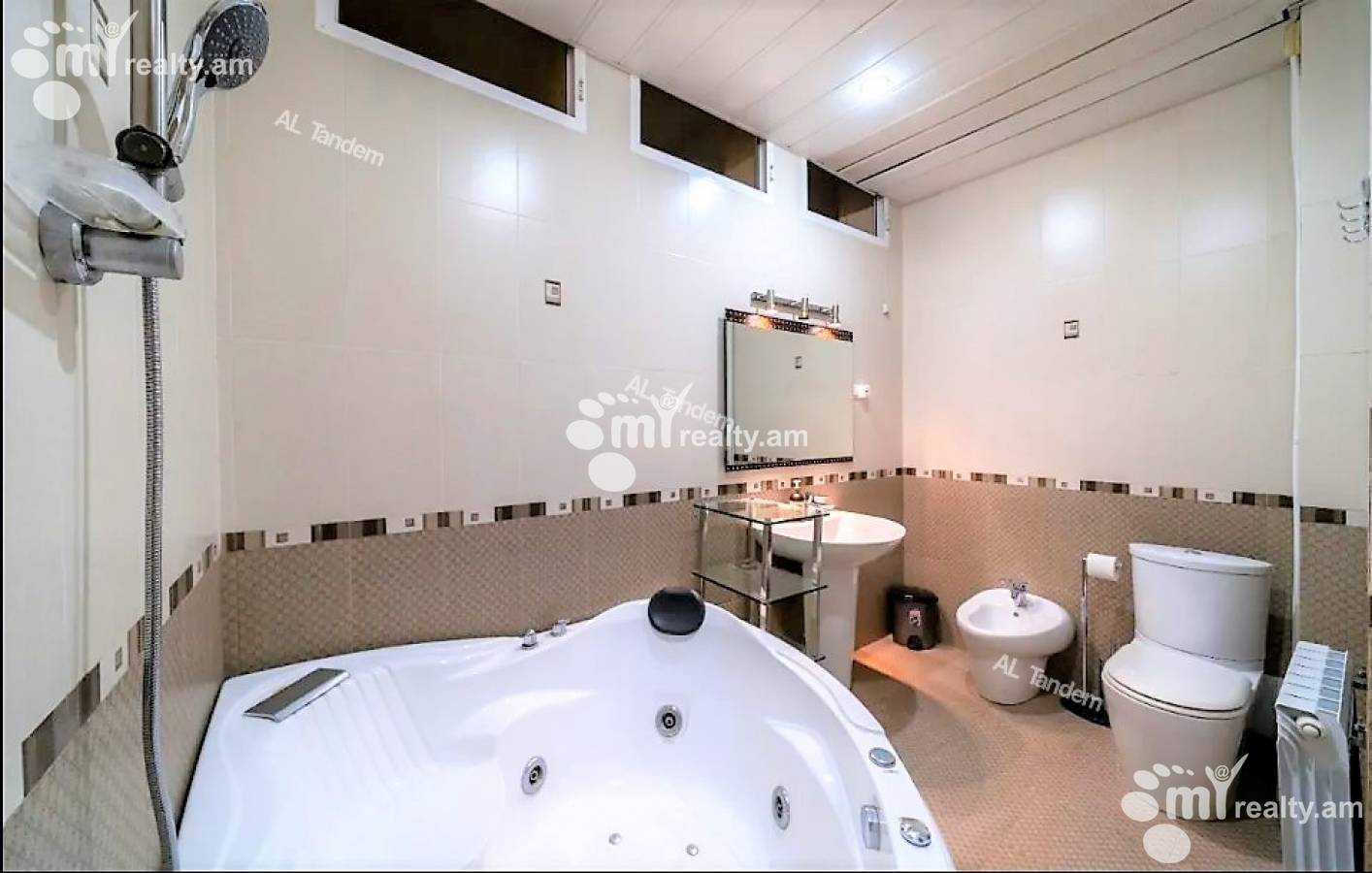 4 bedroom apartment for rent Teryan St, Center Yerevan, 134185