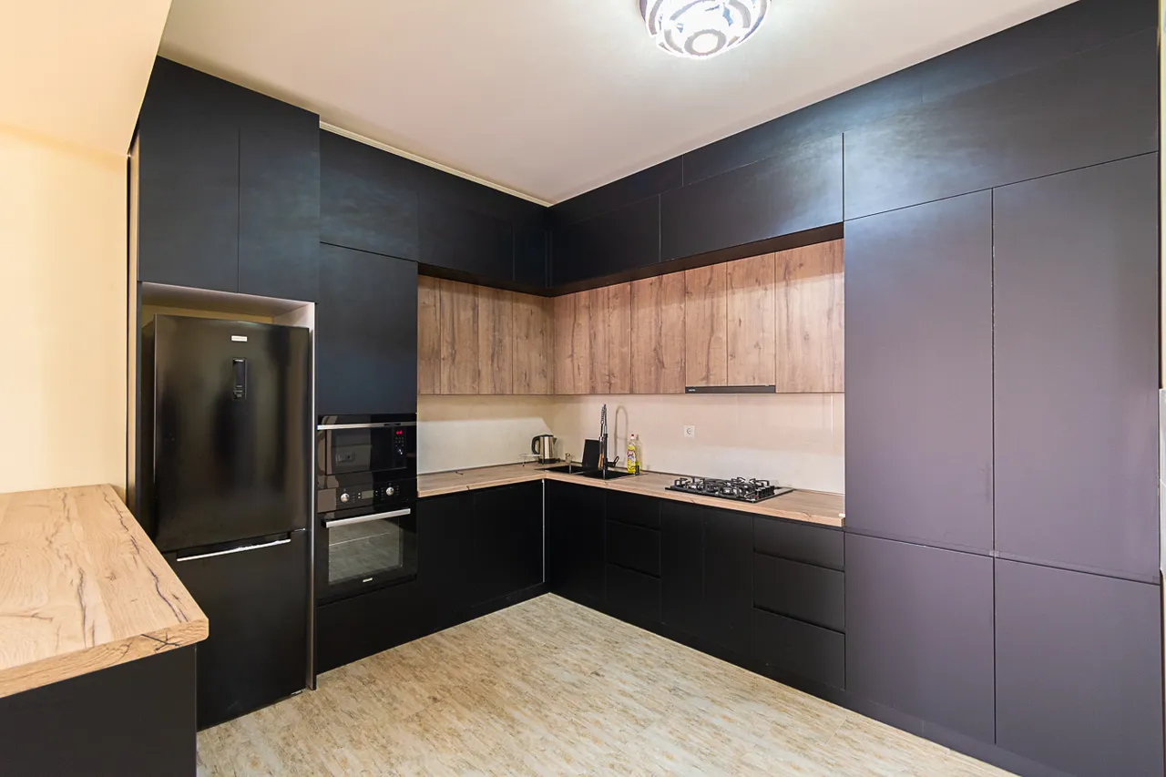 3 bedroom apartment for rent Paronyan St, Center Yerevan, 161921