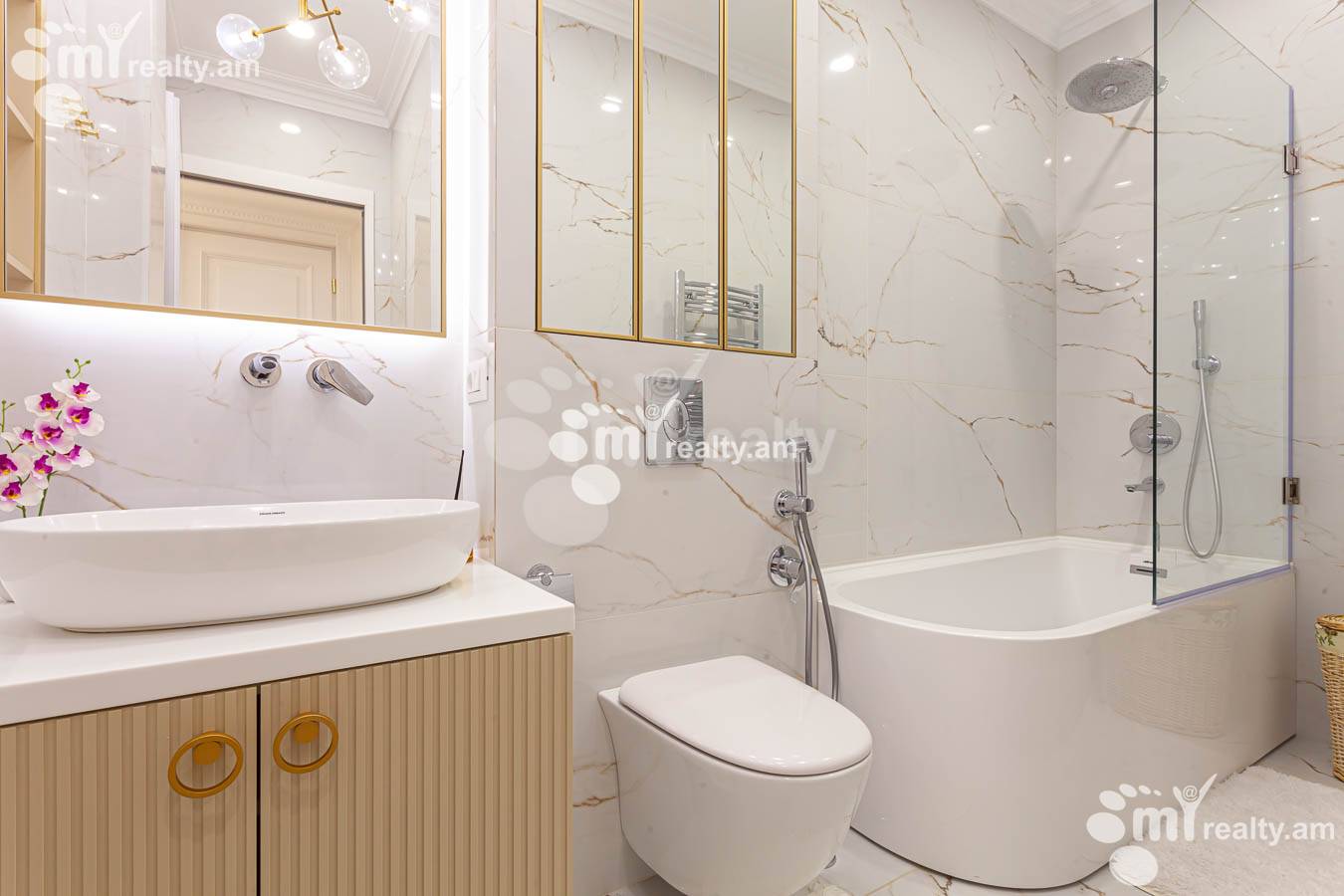 3 սենյականոց բնակարան վարձով Արամի փող, Կենտրոն Երևան, 152940