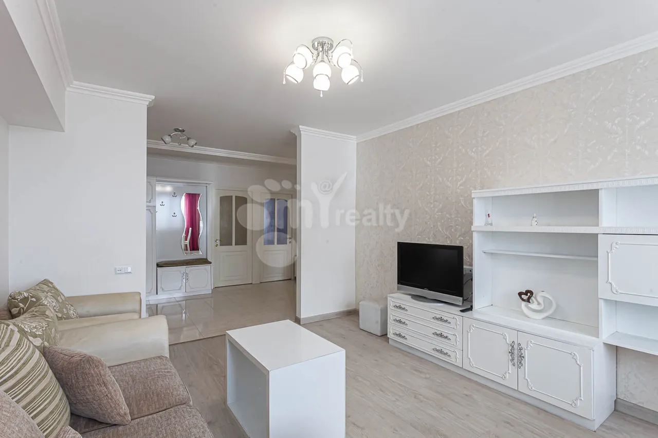 3 bedroom apartment for rent Mashtots Ave, Center Yerevan, 159963