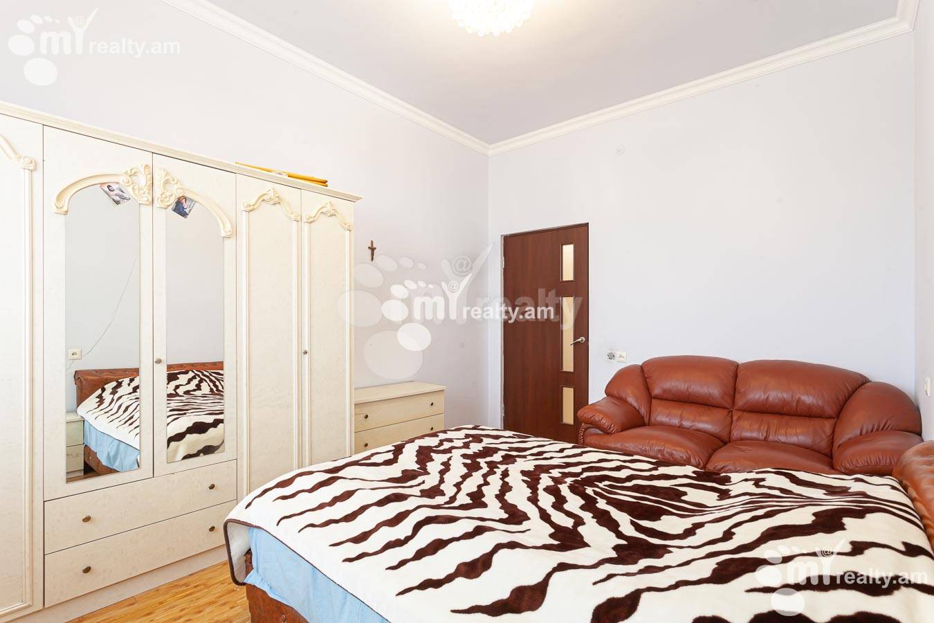 4 սենյականոց բնակարան  Ծարավ Աղբյուրի փող., Ավան Երևան, 155338