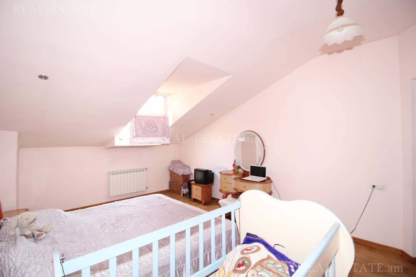 4 սենյականոց բնակարան  Պարոնյան փող, Կենտրոն Երևան, 86934