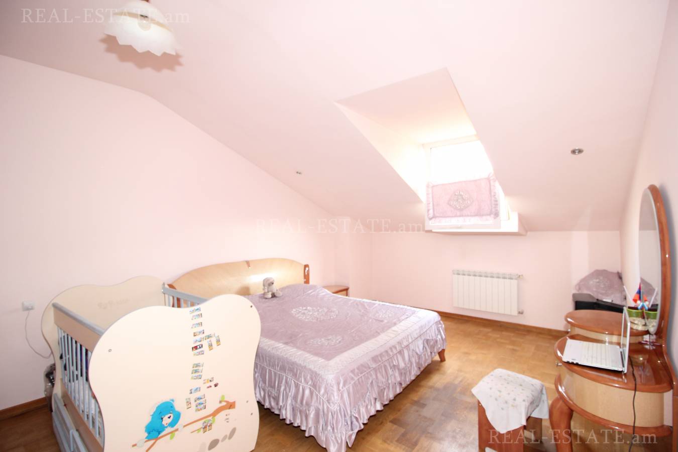 4 սենյականոց բնակարան  Պարոնյան փող, Կենտրոն Երևան, 86934