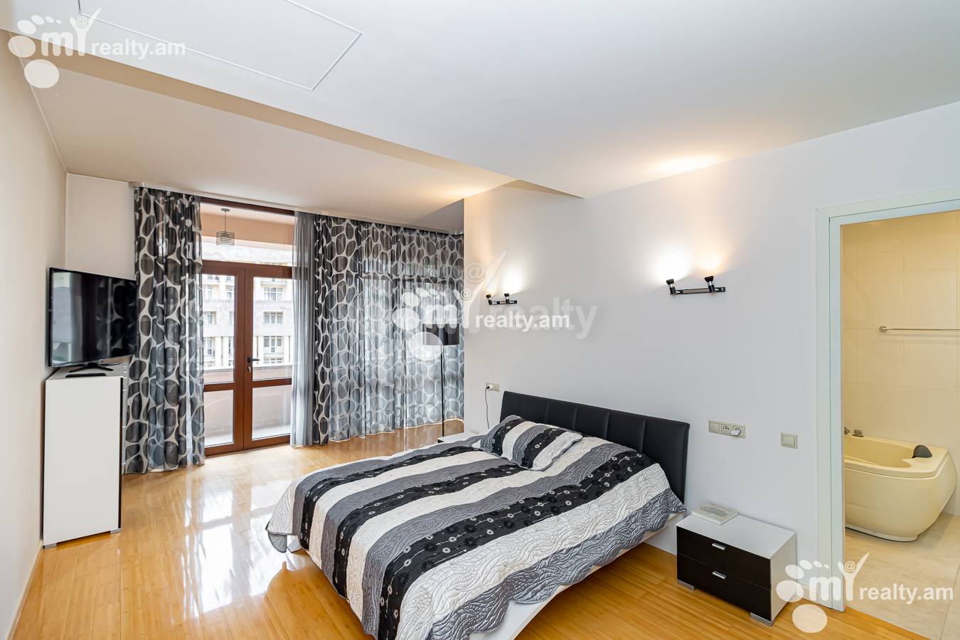 3 bedroom apartment for sale Northern (Hyusisayin)  Ave, Center Yerevan, 146528