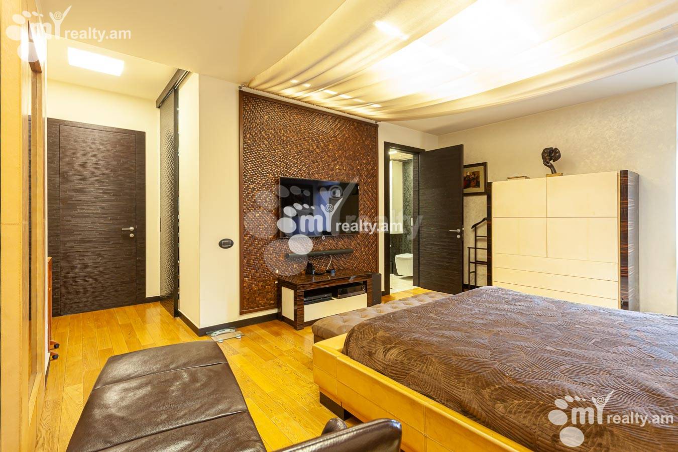 4 սենյականոց բնակարան  Տերյան փող, Կենտրոն Երևան, 155295