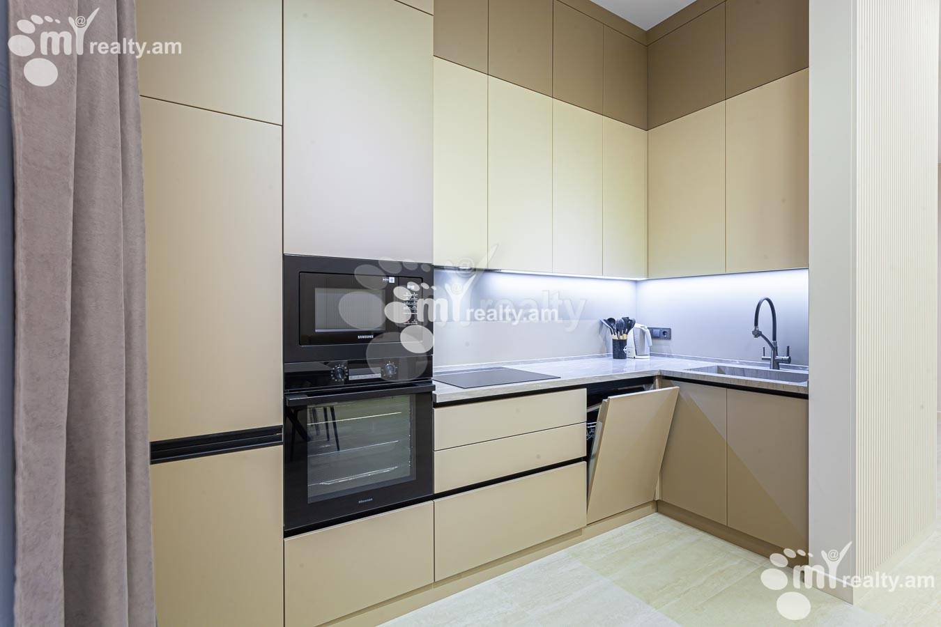 3 bedroom apartment for rent خیابان آرشاکونیاک, مرکز شهر ایروان, 155268