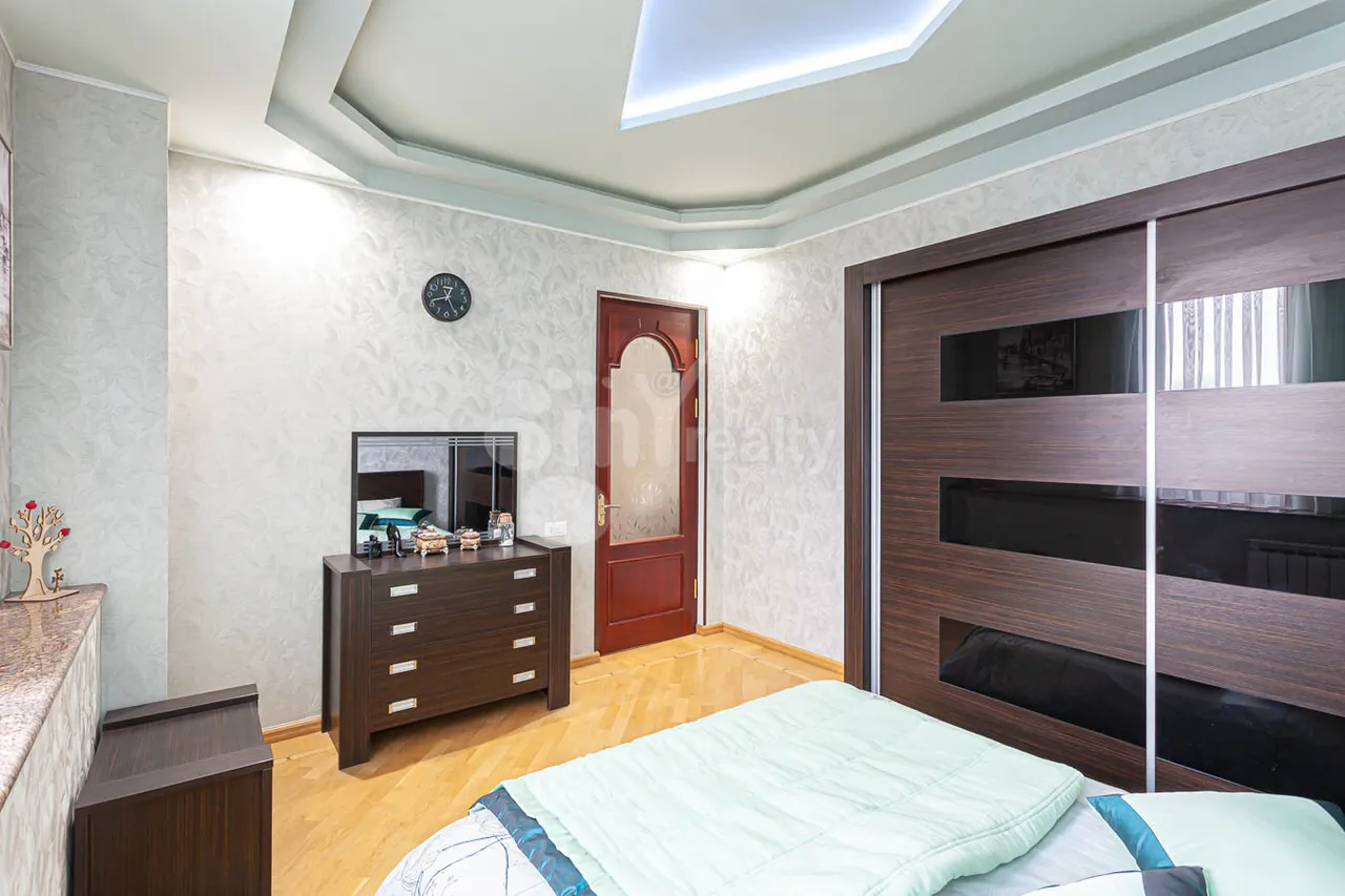 House for sale Pirumyans St, Davtachène Yerevan, 157263