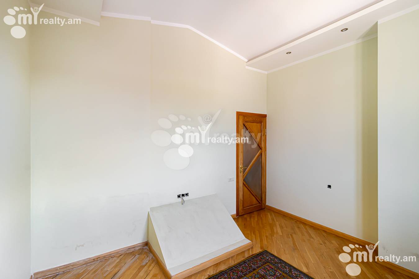 4 սենյականոց բնակարան  Գլինկայի փող, Կենտրոն Երևան, 154197