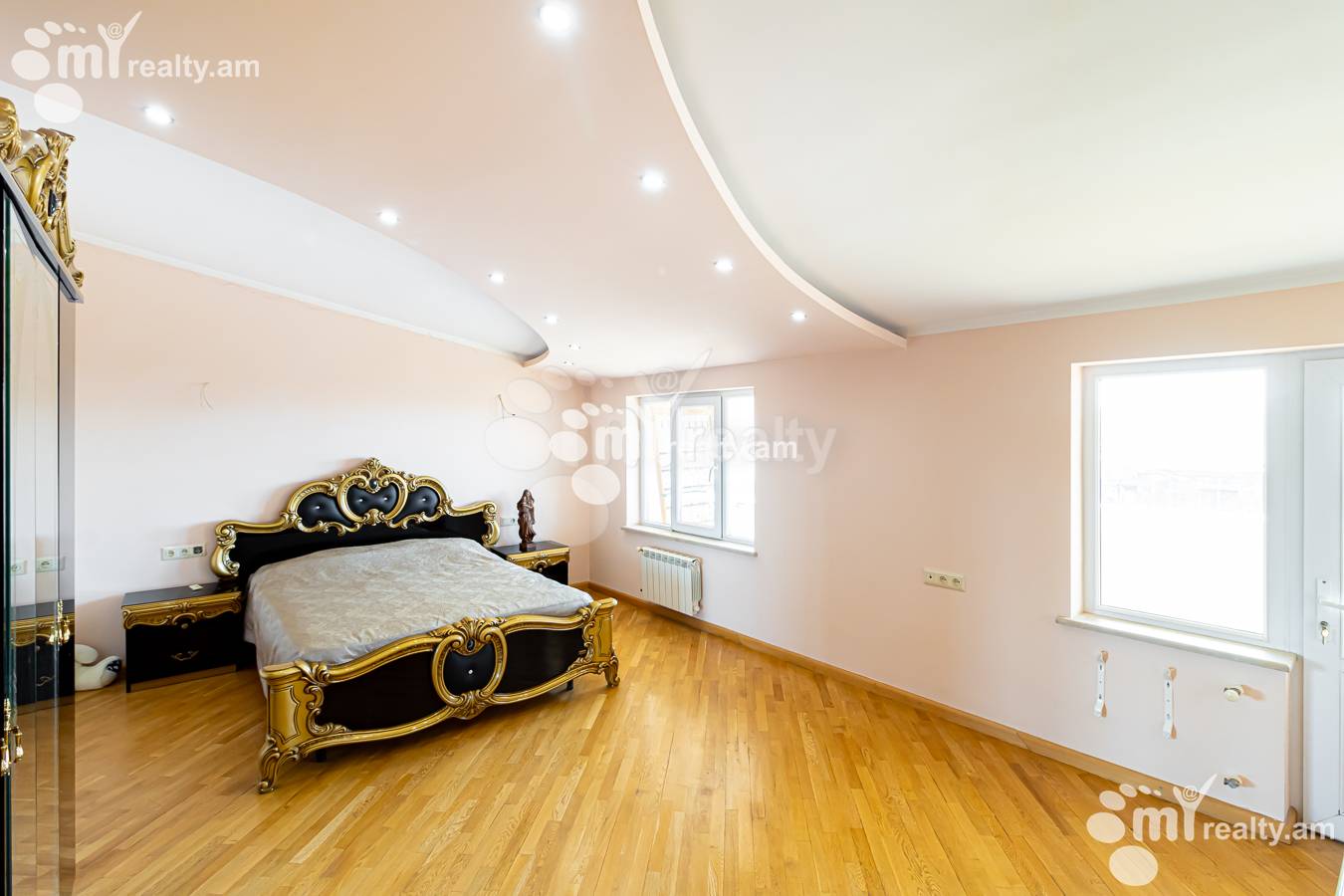 4 սենյականոց բնակարան  Գլինկայի փող, Կենտրոն Երևան, 154197