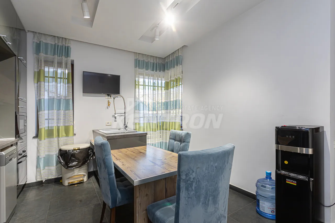 House for sale Lusinyants street, مرکز شهر ایروان, 157386