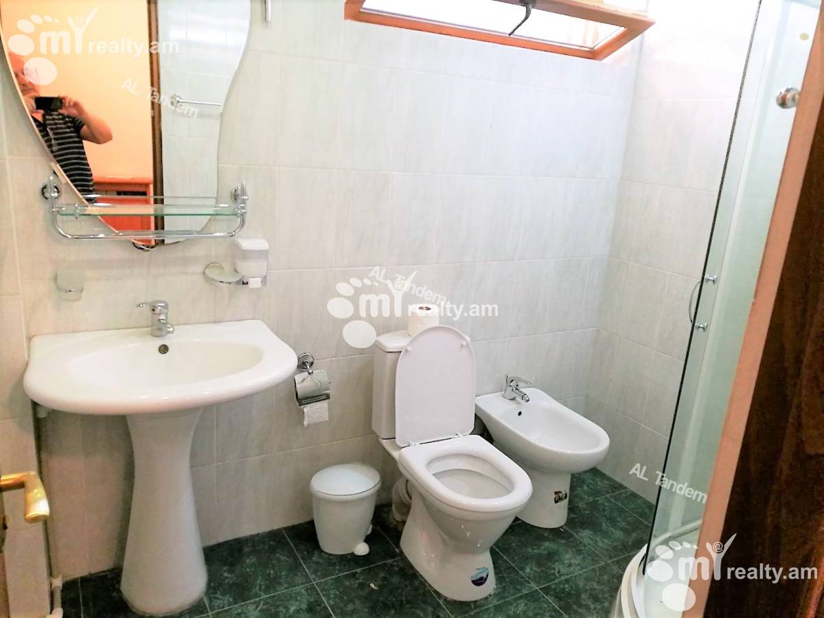 4 bedroom apartment for rent Ghazar Parpetsi St, Center Yerevan, 124054