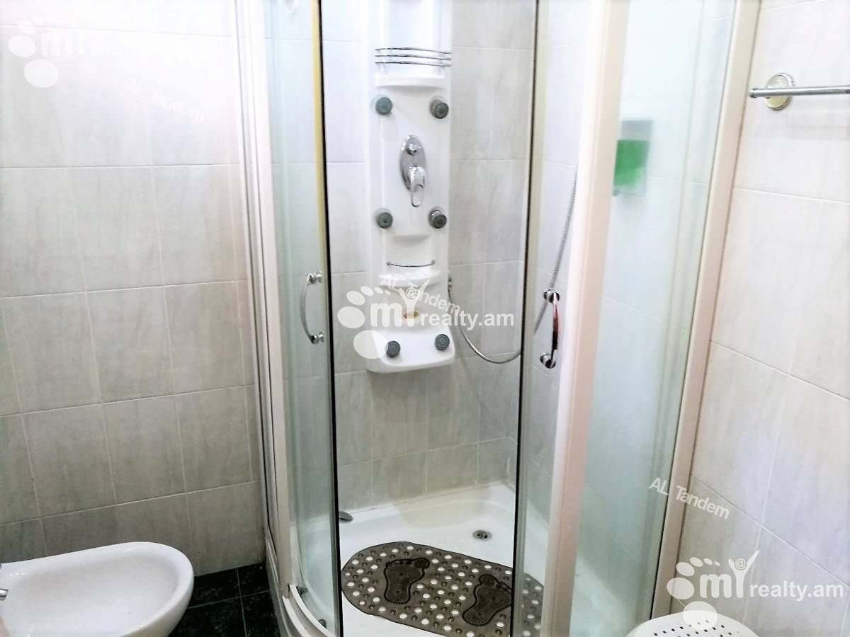4 bedroom apartment for rent Ghazar Parpetsi St, Center Yerevan, 124054