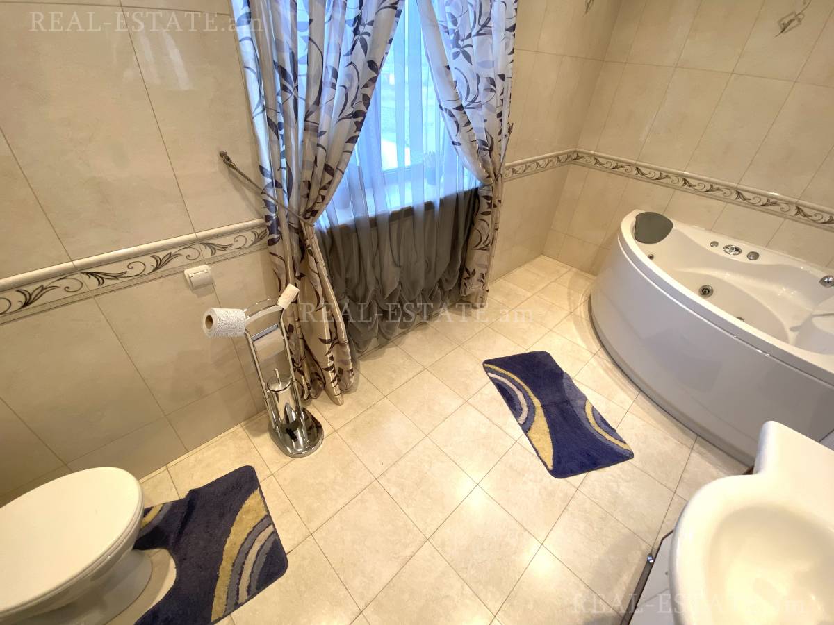 Купить дом Таиров ул., Центр Ереван, 118399