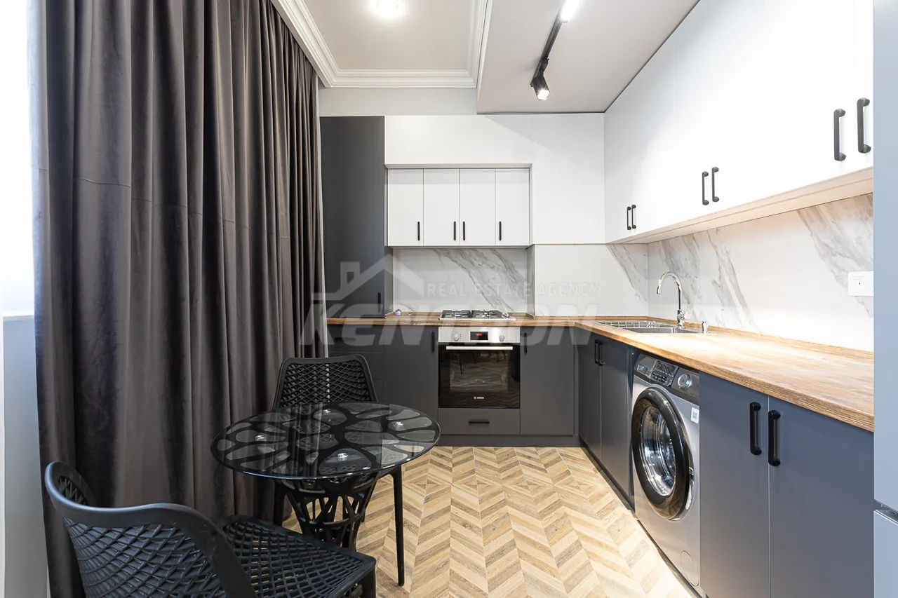 3 bedroom apartment for rent Saryan St, Center Yerevan, 158910