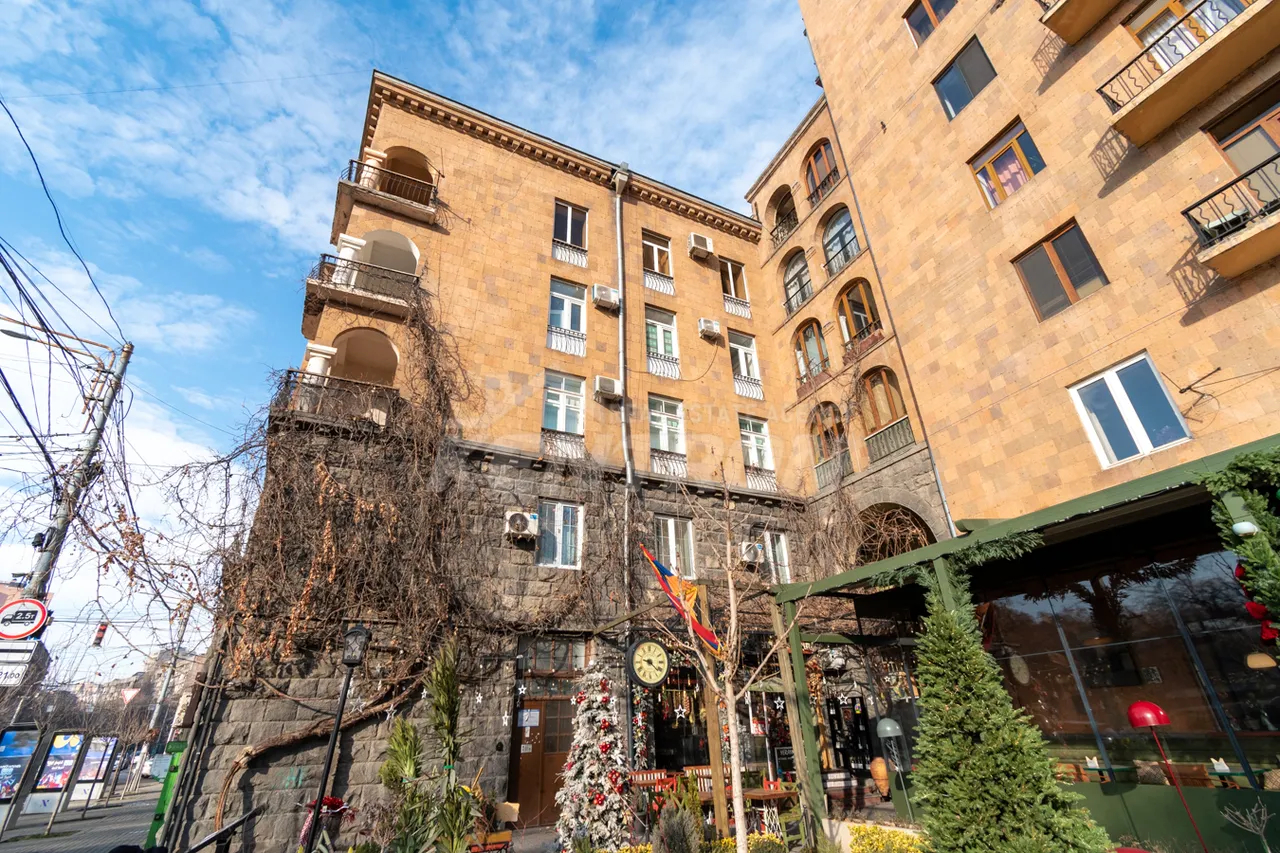 4 սենյականոց բնակարան  Բաղրամյան պող(Կենտրոն), Կենտրոն Երևան, 158736