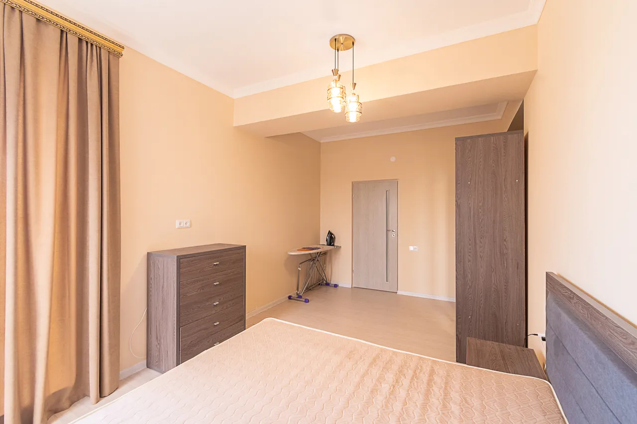 3 bedroom apartment for rent Paronyan St, Center Yerevan, 161921