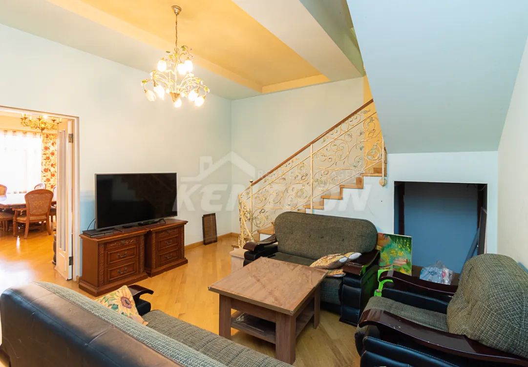 5 bedroom apartment for sale Zakyan St, Center Yerevan, 161876