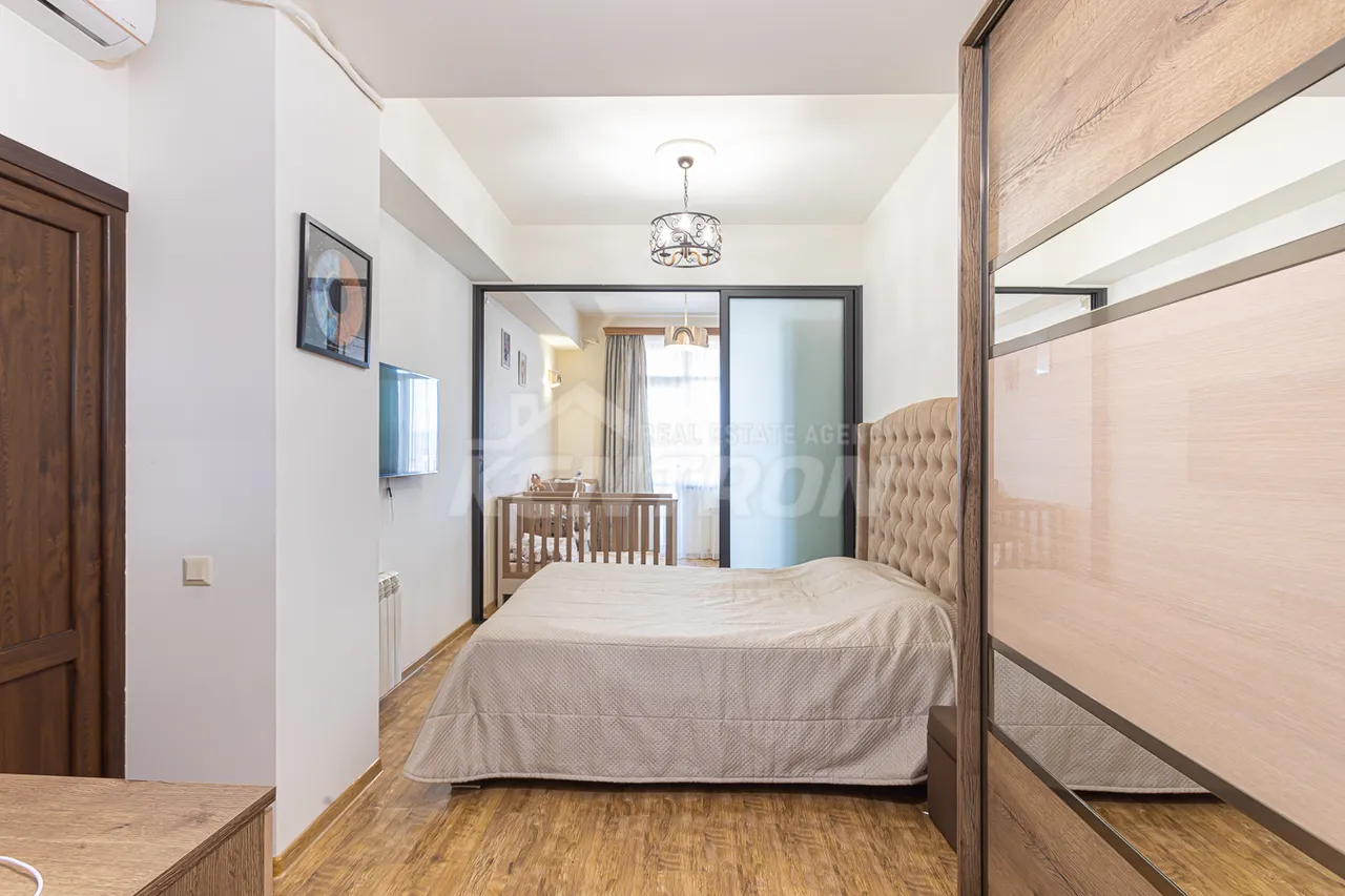 3 bedroom apartment for sale خیابان تِسی تِسِرناکابِرد, مرکز شهر ایروان, 159543