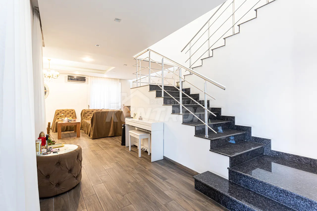 House for sale Lusinyants street, مرکز شهر ایروان, 157386