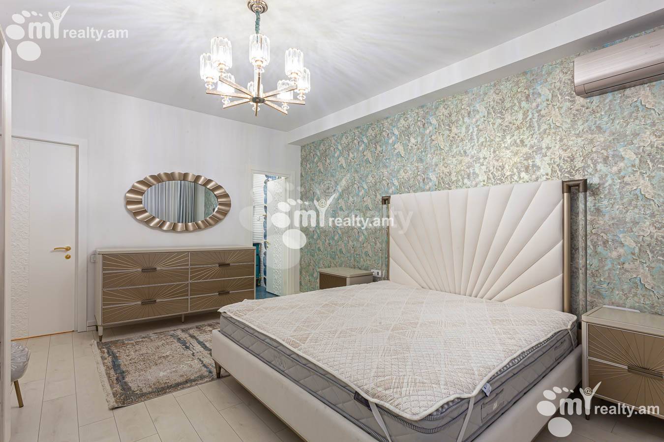 Купить 4 комнатную квартиру Арам ул, Центр Ереван, 154493