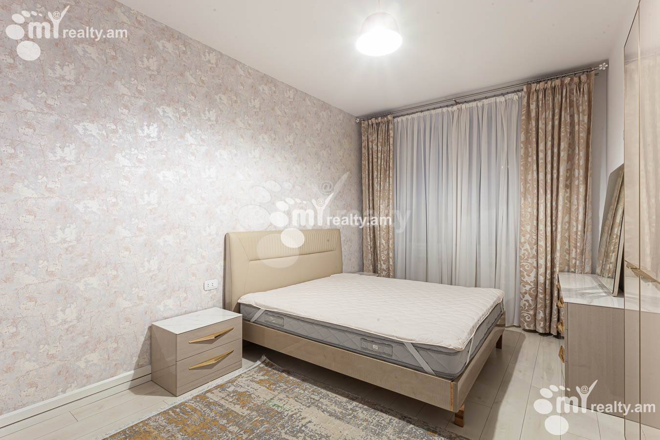 Купить 4 комнатную квартиру Арам ул, Центр Ереван, 154493