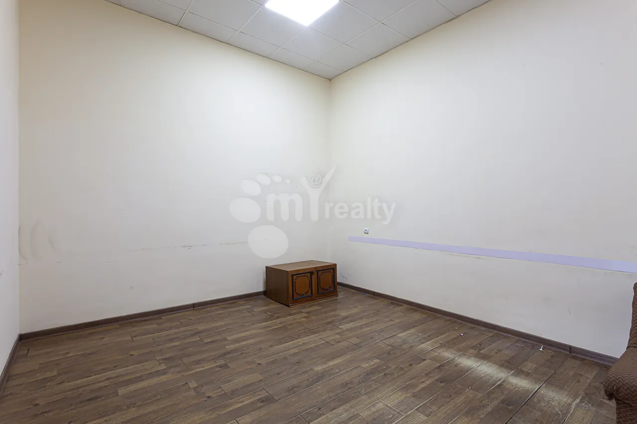 Commercial for rent خیابان گولبِنکیان, عربگیر ایروان, 161036