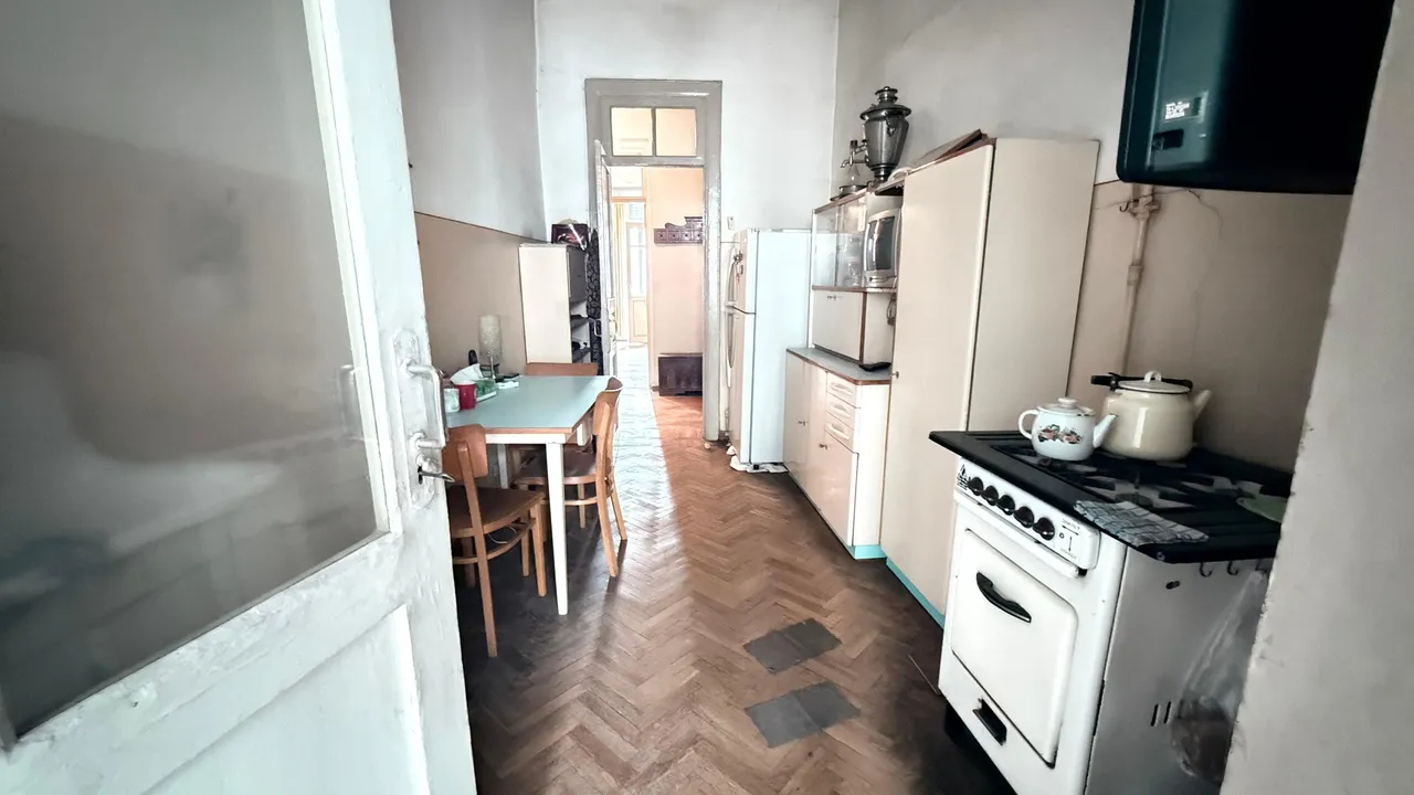 3 bedroom apartment for sale rue d'Abovyan, Center Yerevan, 158995