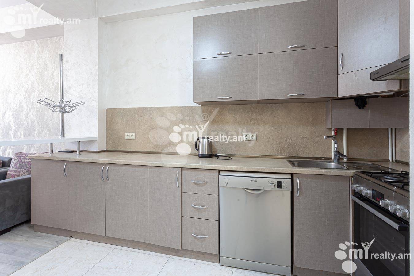 Купить 3 комнатную квартиру Налбандян ул, Центр Ереван, 155043