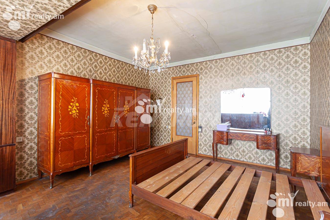 Купить 4 комнатную квартиру Таманян ул, Центр Ереван, 145123