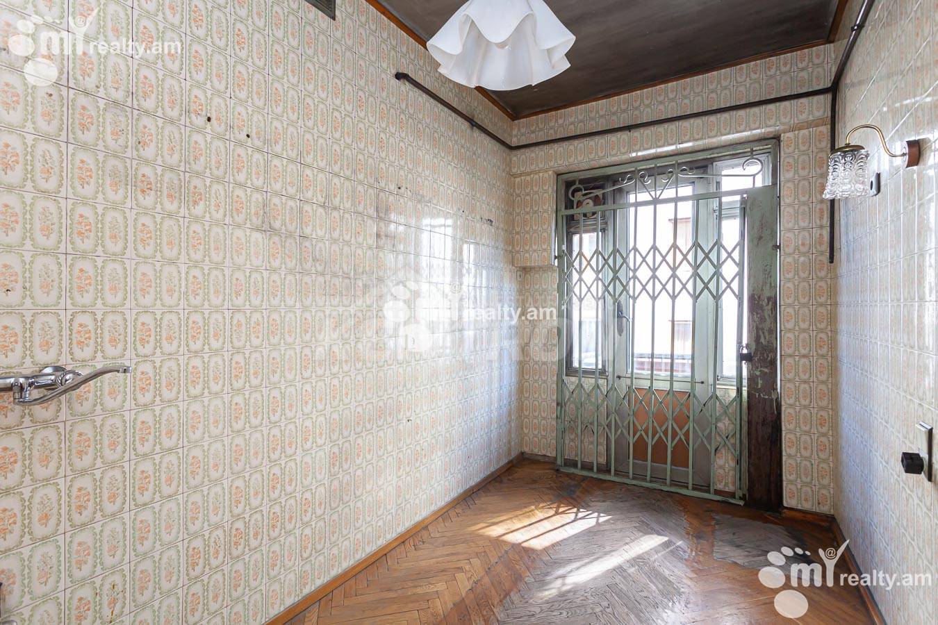Купить 4 комнатную квартиру Таманян ул, Центр Ереван, 145123