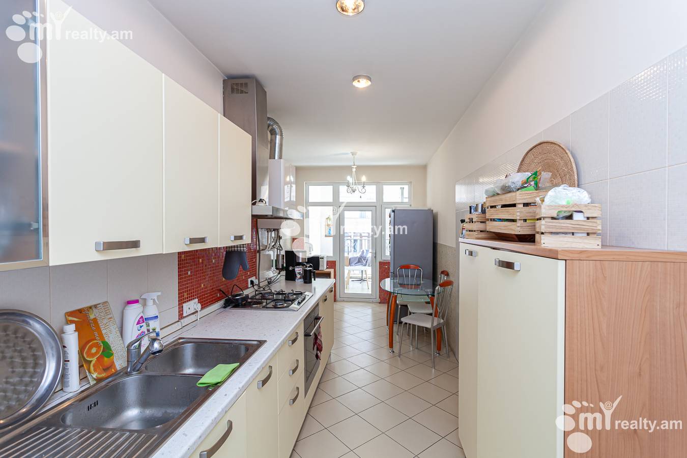 3 սենյականոց բնակարան  Նալբանդյան փող, Կենտրոն Երևան, 152406