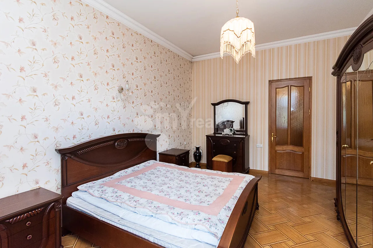 5 bedroom apartment for sale خیابان نعلبندیان, مرکز شهر ایروان, 160686