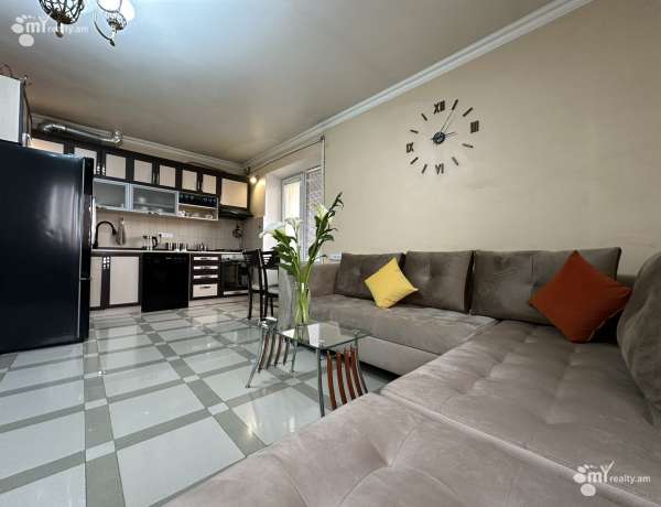 3-senyakanoc-bnakaran-vacharq-Yerevan-Ajapnyak