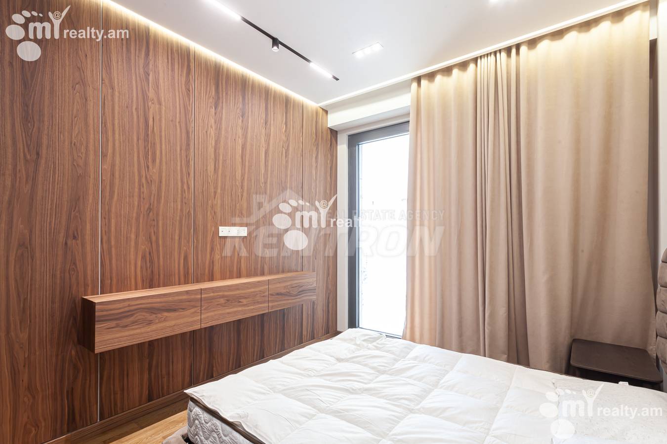 3 bedroom apartment for rent Teryan St, Center Yerevan, 155487