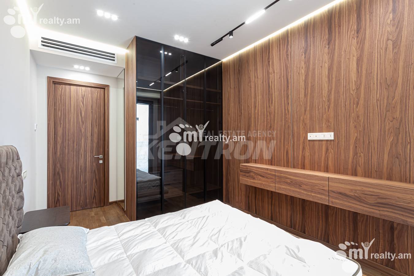 3 bedroom apartment for rent Teryan St, Center Yerevan, 155487