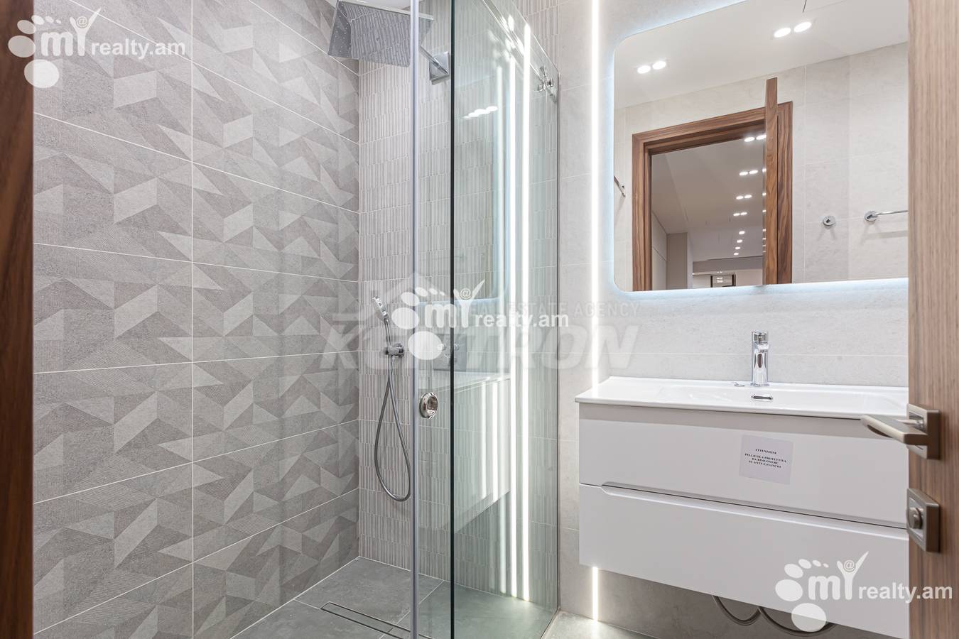 3 bedroom apartment for rent Teryan St, Center Yerevan, 155487