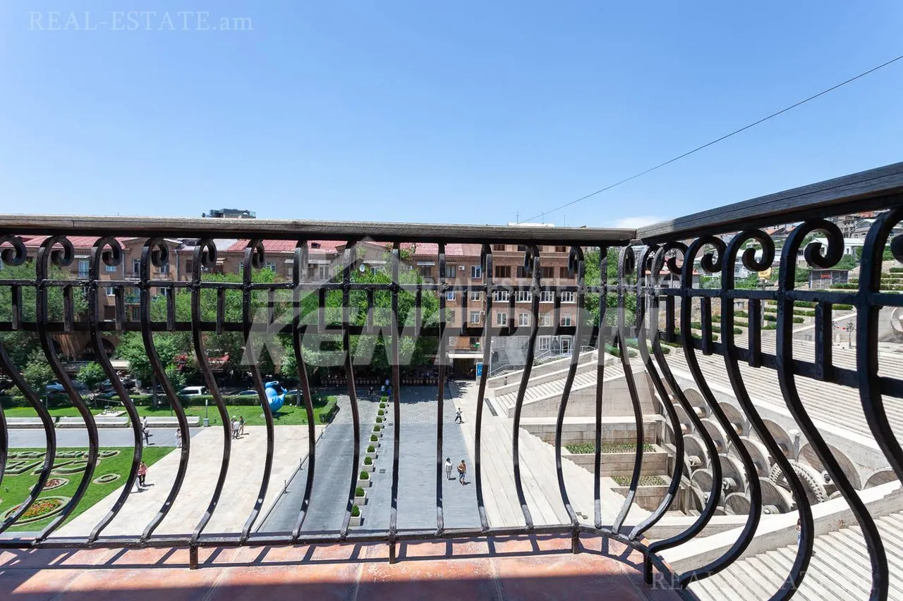 3 bedroom apartment for rent Tamanyan St, Center Yerevan, 158975