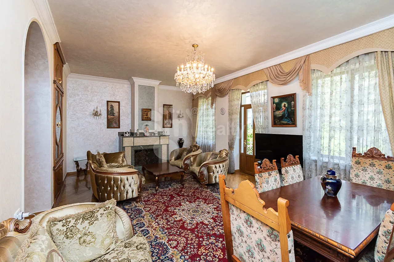 5 bedroom apartment for sale خیابان نعلبندیان, مرکز شهر ایروان, 160686